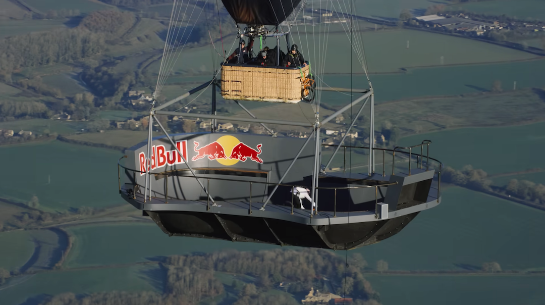 Red Bull ทำลานสเก็ตลอยฟ้า ใช้วัสดุเดียวกับรถ Formula 1 Red Bull ทำลานสเก็ตลอยฟ้า ใช้วัสดุเดียวกับรถ Formula 1