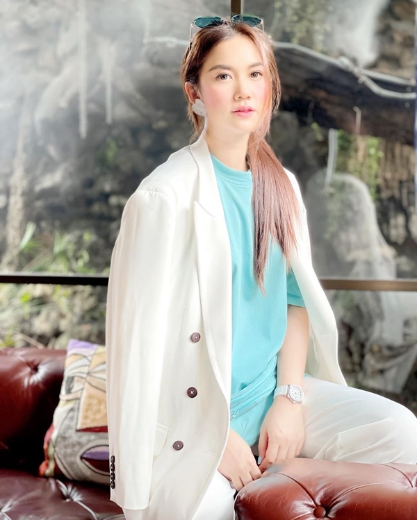 คนบันเทิง ร่วมทำบุญตักบาตร ในวันอาสาฬหบูชา ในยุคโควิดระบาด