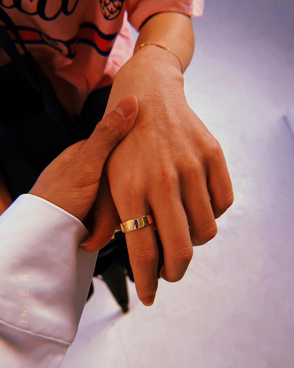 “บุ๋น” เซอร์ไพรส์ให้แหวนสลักชื่อ “เปรม” ในวันเกิด  (มีคลิป)