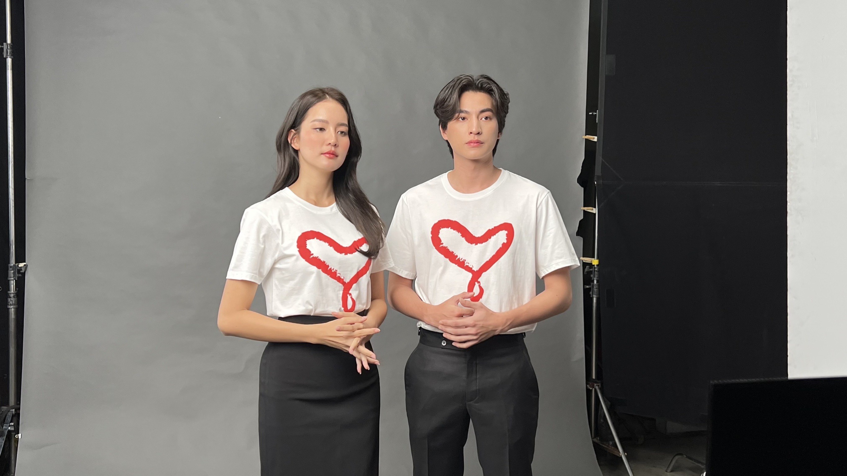 กลัฟ - โบว์ ถ่ายทำสปอตและโปสเตอร์ ประชาสัมพันธ์พร้อมกับเชิญชวนร่วมบริจาคทรัพย์เพื่อสร้างอาคารโรงพยาบาลรามาธิบดีแห่งใหม่ กลัฟ - โบว์ ถ่ายทำสปอตและโปสเตอร์ ประชาสัมพันธ์พร้อมกับเชิญชวนร่วมบริจาคทรัพย์เพื่อสร้างอาคารโรงพยาบาลรามาธิบดีแห่งใหม่