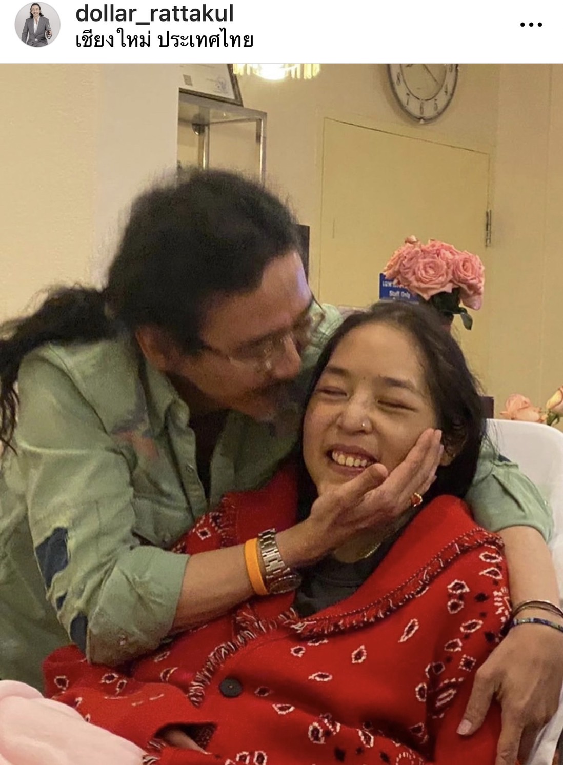 เสธ.ดอลลาร์ อัปเดตอาการ คุณหญิงแมงมุม หลังเข้า รพ. ติดเชื้อเพราะภูมิคุ้มกันต่ำและตับอ่อนอักเสบ 