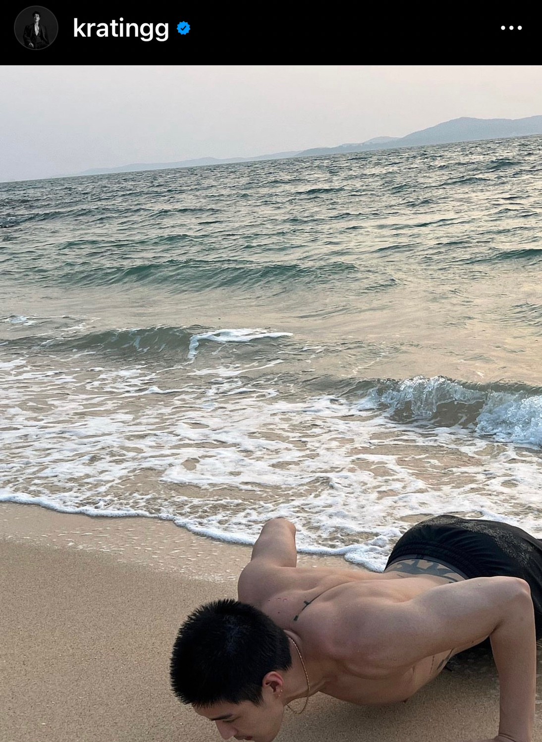ทะเลไฟลุก!! กระทิง อวดหุ่นเฟิร์มริมชายหาด ทำชาวเน็ตแห่คอมเมนต์รัวๆ ทะเลไฟลุก!! กระทิง อวดหุ่นเฟิร์มริมชายหาด ทำชาวเน็ตแห่คอมเมนต์รัวๆ