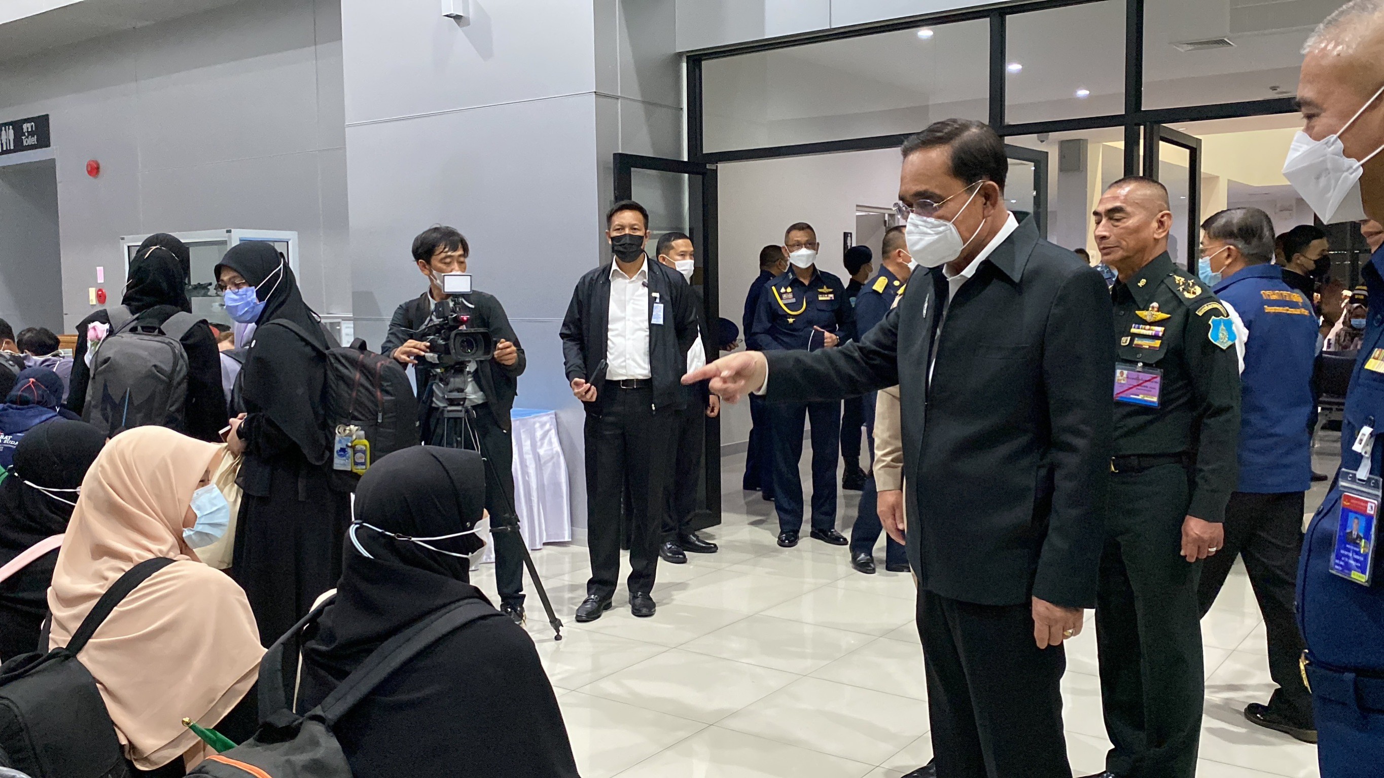 ประมวลภาพ นายกฯ รับ คนไทยในซูดาน ชุดแรก ประมวลภาพ นายกฯ รับ คนไทยในซูดาน ชุดแรก