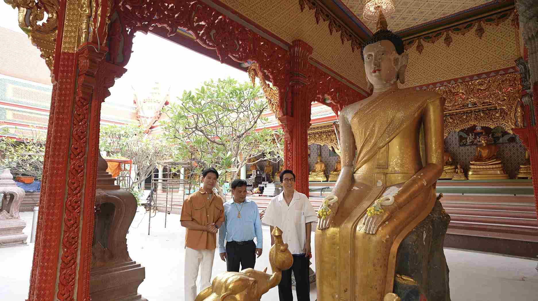  “หนุ่มแท่ง อารามทัวร์” พากราบ หลวงพ่อโต พระพุทธรูปคู่เมืองชาวบางพลี