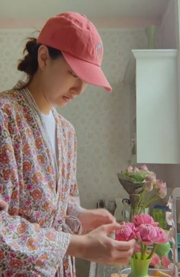 คนบันเทิง ร่วมทำบุญตักบาตร ในวันอาสาฬหบูชา ในยุคโควิดระบาด