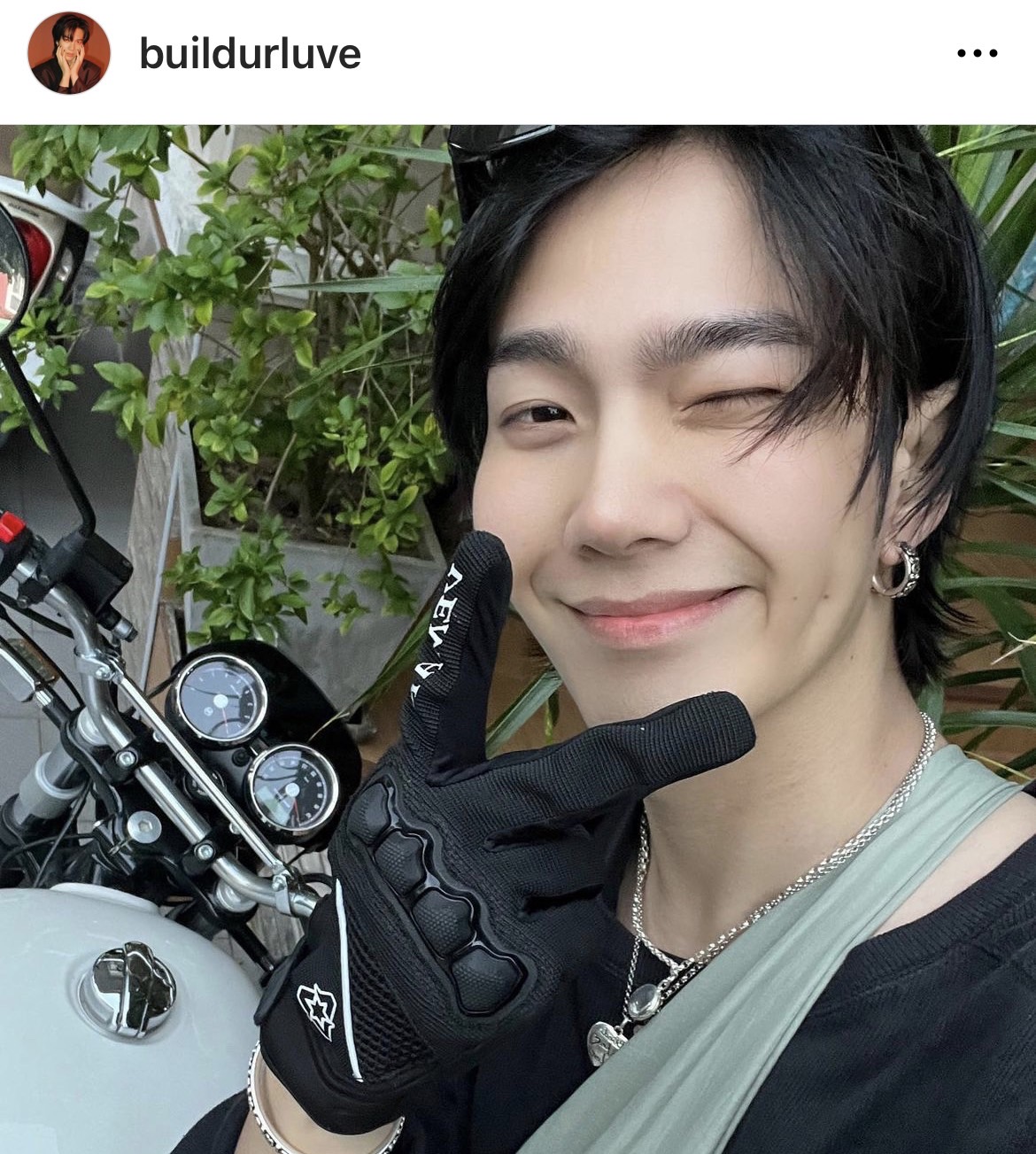 บิว จักรพันธ์ ปิดการใช้งานทุกโซเชียลส่วนตัว ด้านต้นสังกัด สั่งพักงานไม่มีกำหนด 