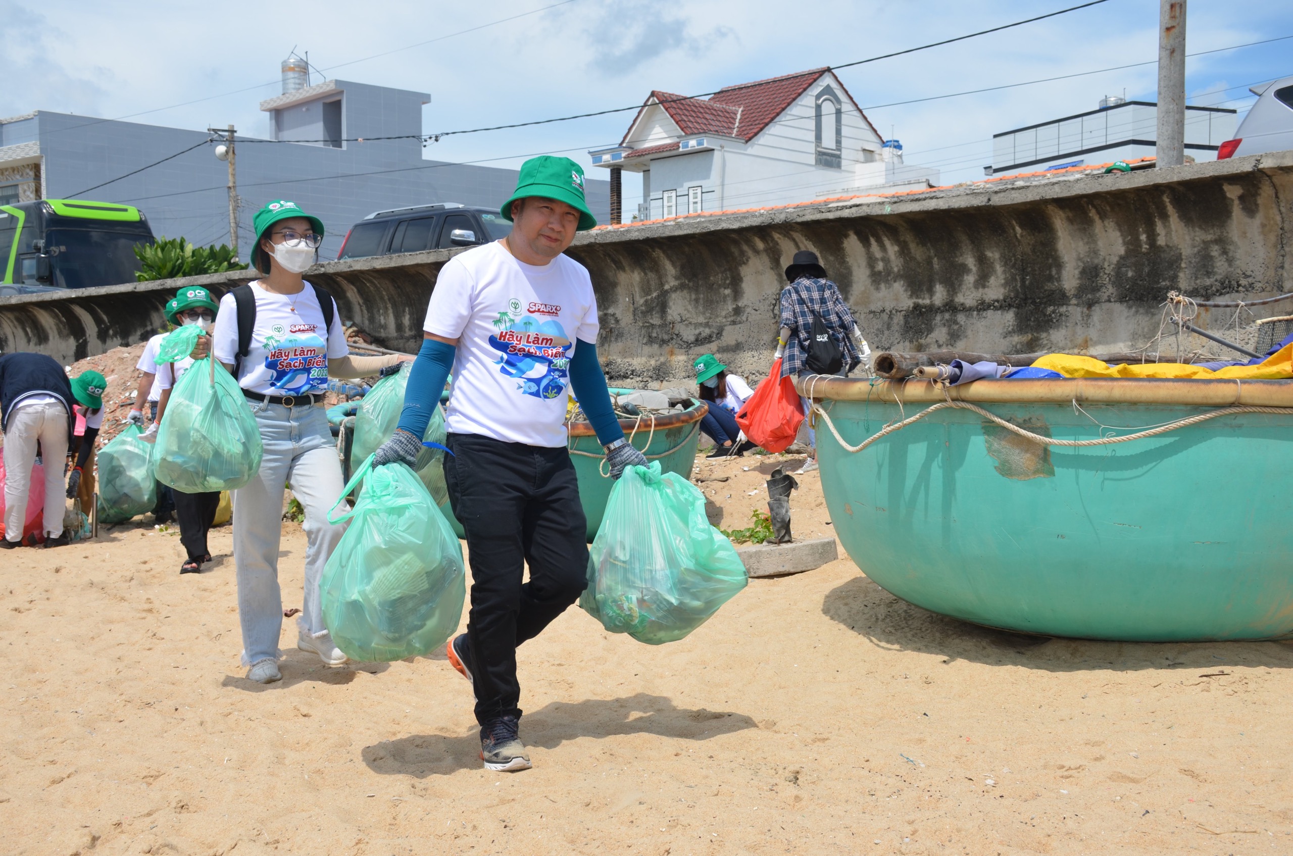 ซี.พี.เวียดนาม รวมพลังเก็บขยะ คืนความสะอาดให้ชายหาดจังหวัดบาเรีย-วุ่งเต่า