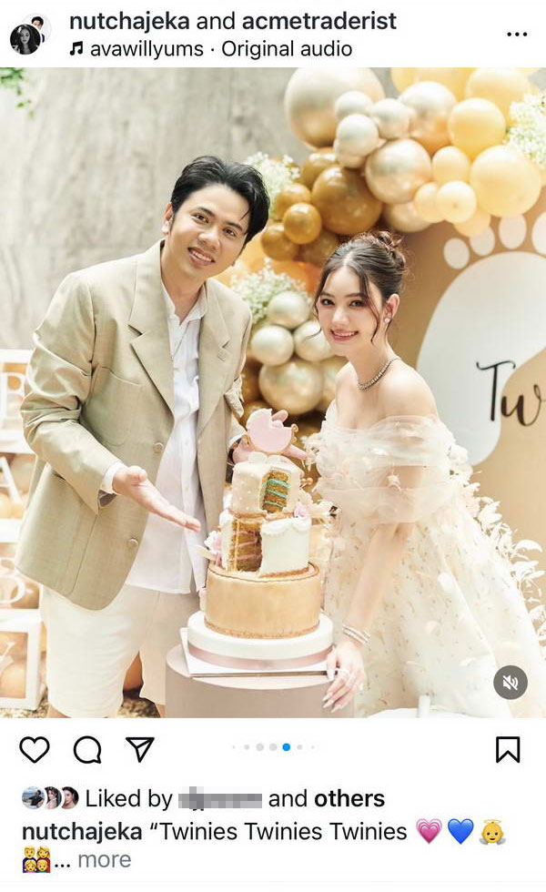 ทายาทหมื่นล้านมาแล้ว! นนนี่ ณัฐชา ควงสามี แอ็คมี่ วรวัฒน์ เฉลยเพศลูกฝาแฝด ทายาทหมื่นล้านมาแล้ว! นนนี่ ณัฐชา ควงสามี แอ็คมี่ วรวัฒน์ เฉลยเพศลูกฝาแฝด