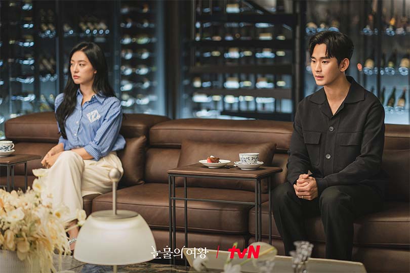 Queen of Tears เรื่องราาวชีวิตคู่ของหนุ่มต่างจังหวัดกับลูกสาวเจ้าของห้าง Queen of Tears เรื่องราาวชีวิตคู่ของหนุ่มต่างจังหวัดกับลูกสาวเจ้าของห้าง