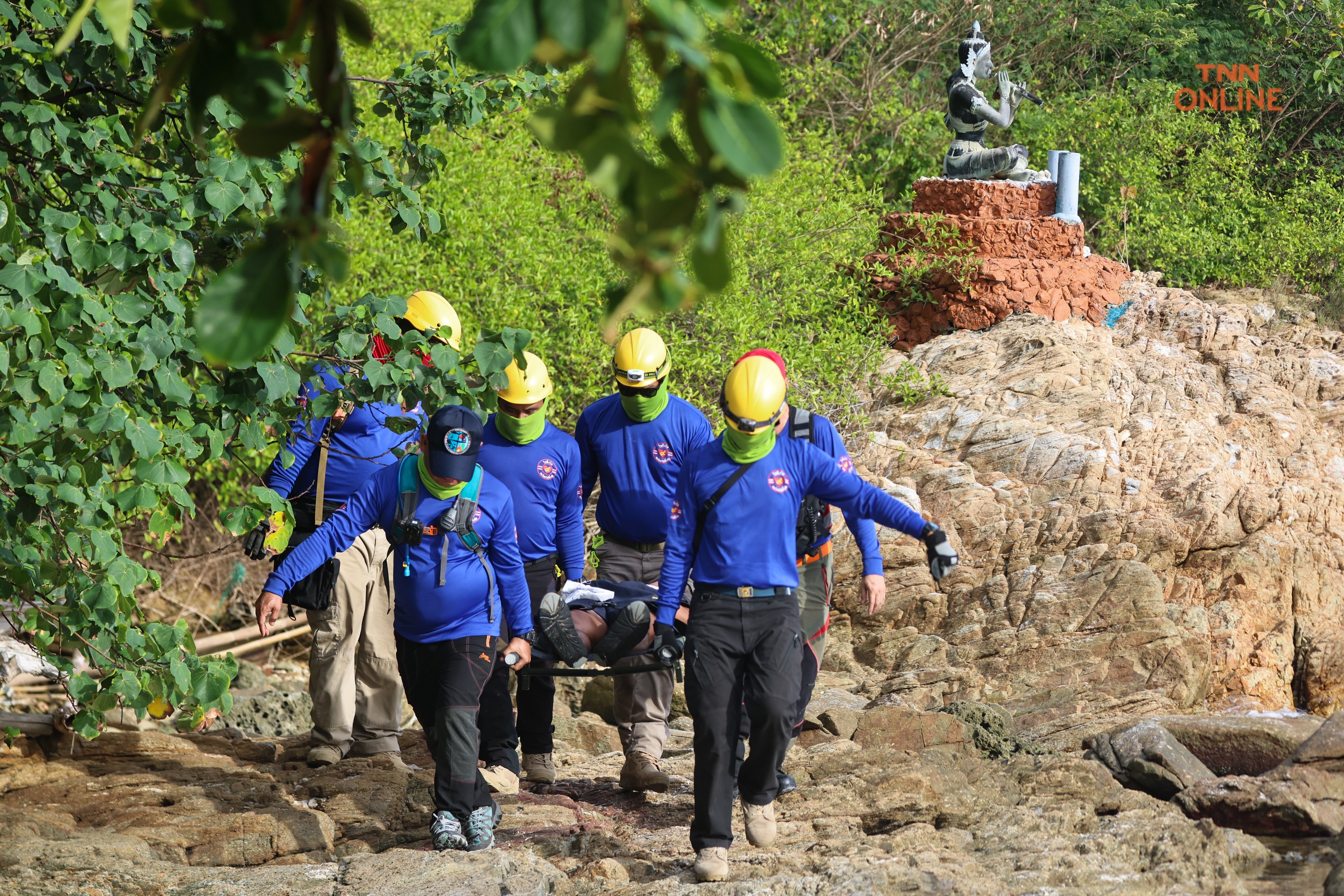 ประมวลภาพ ทร. ร่วมกับ หน่วยกู้ภัยใจถึงใจคนไทยไม่ทิ้งกัน นำโดยเล็กฝันเด่นจำลองสถานการณ์ช่วยเหลือผู้ประสบภัยทางทะเล
