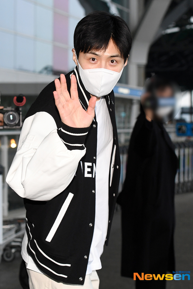 ออกเดินทางแล้ว!! ส่องแอร์พอร์ตลุค 'คิมซอนโฮ' ก่อนลัดฟ้าสู่เมืองไทย จัดแฟนมีตครั้งแรก ออกเดินทางแล้ว!! ส่องแอร์พอร์ตลุค 'คิมซอนโฮ' ก่อนลัดฟ้าสู่เมืองไทย จัดแฟนมีตครั้งแรก