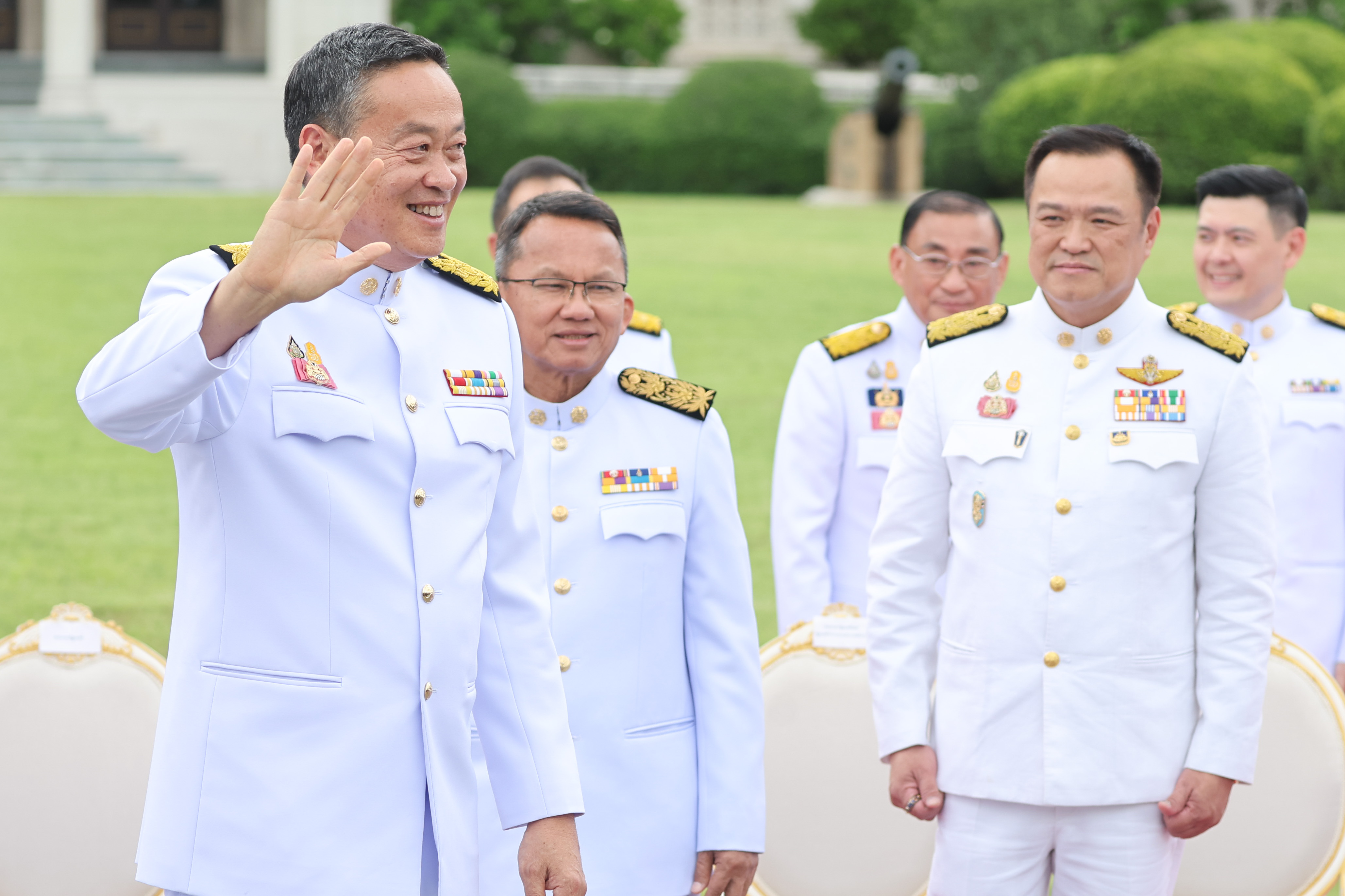 ประมวลภาพ นายกฯ นำครม.ชุดใหม่ถวายสัตย์ปฏิญาณตน-ถ่ายรูปหมู่