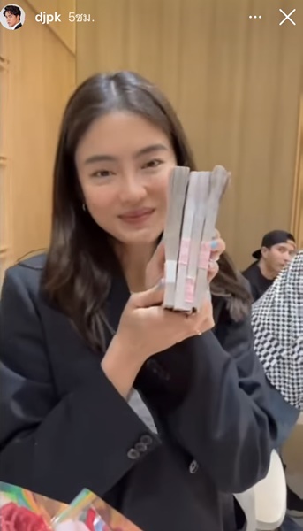หนิง แท็กหาสามีด่วน หลัง พีเค เปย์หนักวันเกิด โยเกิร์ต จัดดอกไม้พร้อมเงิน 4 ปึกใหญ่!! หนิง แท็กหาสามีด่วน หลัง พีเค เปย์หนักวันเกิด โยเกิร์ต จัดดอกไม้พร้อมเงิน 4 ปึกใหญ่!!
