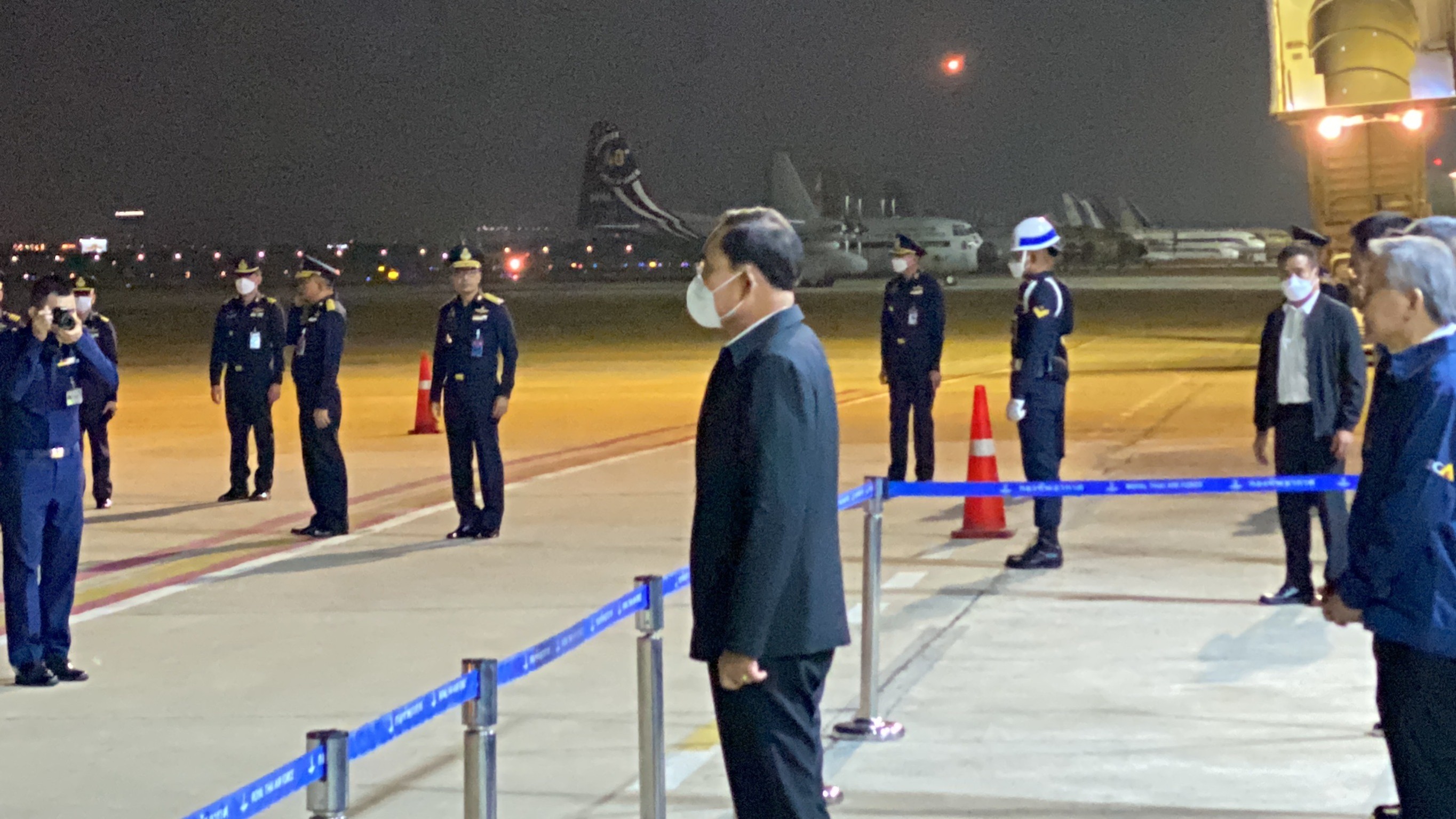 ประมวลภาพ นายกฯ รับ คนไทยในซูดาน ชุดแรก ประมวลภาพ นายกฯ รับ คนไทยในซูดาน ชุดแรก