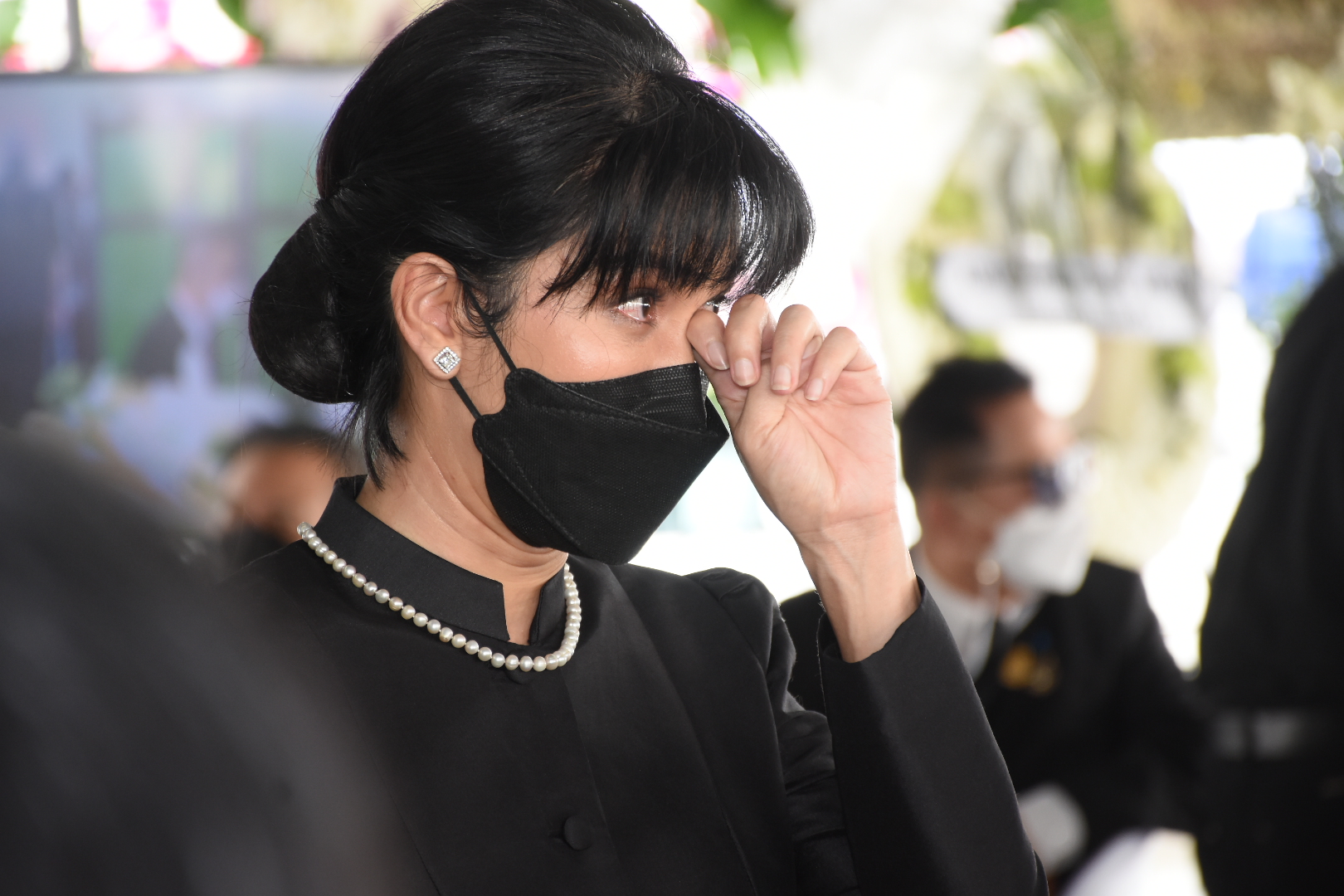 อี๊ฟ น้ำตาคลอเล่านาทีบอกลาคุณพ่อ คนบันเทิงร่วมไว้อาลัย อาต้อย เศรษฐา บรรยากาศสุดเศร้า อี๊ฟ น้ำตาคลอเล่านาทีบอกลาคุณพ่อ คนบันเทิงร่วมไว้อาลัย อาต้อย เศรษฐา บรรยากาศสุดเศร้า