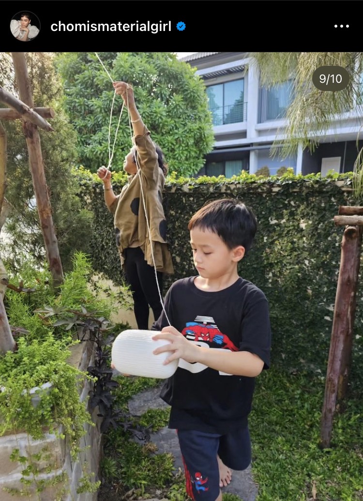 ถือฤกษ์ดี ชมพู่ อารยา และครอบครัว ทำบุญบ้านใหญ่