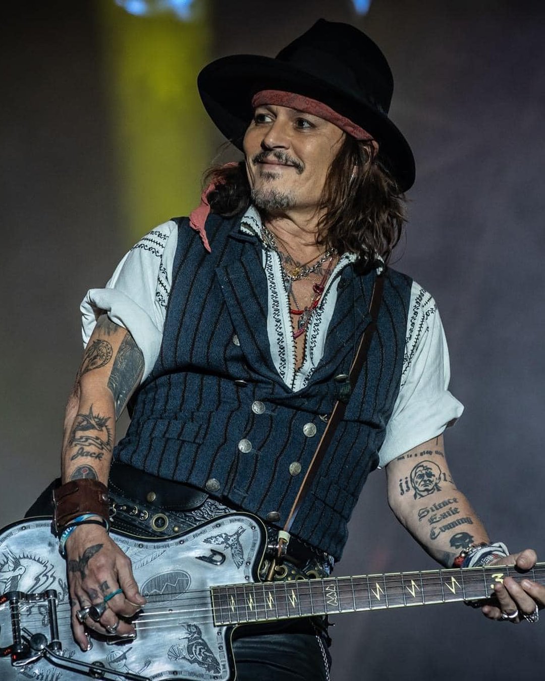 “Johnny Depp” สุดปลื้มแฟนคลับ 4 หมื่นคนร้องเพลงอวยพรวันเกิด 60 ปี (มีคลิป) “Johnny Depp” สุดปลื้มแฟนคลับ 4 หมื่นคนร้องเพลงอวยพรวันเกิด 60 ปี (มีคลิป)