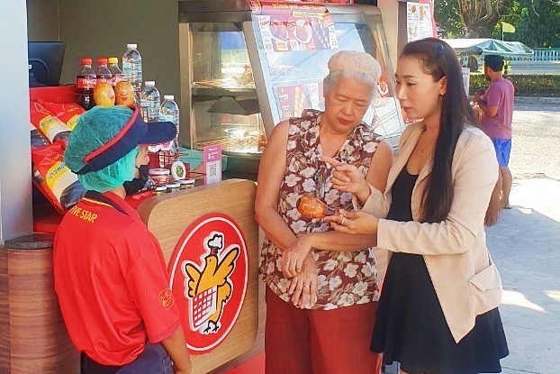 สาวแกร่งหัวใจผู้บริหาร “ดิว-ณัฐฐพัชร์ วุฒิปุฒิปุยวาณิชย์” ลงทุนแฟรนไชส์ห้าดาว 3 สาขา มั่นใจสร้างอาชีพมั่นคง สาวแกร่งหัวใจผู้บริหาร “ดิว-ณัฐฐพัชร์ วุฒิปุฒิปุยวาณิชย์” ลงทุนแฟรนไชส์ห้าดาว 3 สาขา มั่นใจสร้างอาชีพมั่นคง