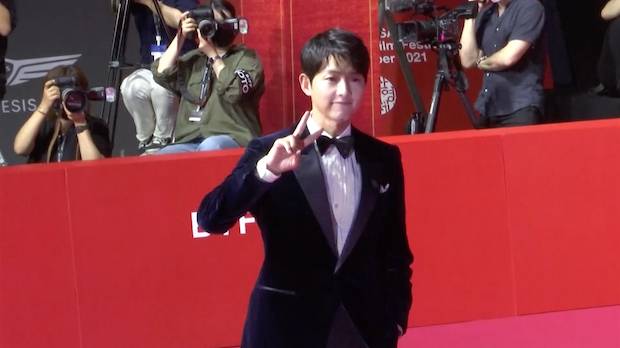 เปิดฉากเทศกาลหนังพูซาน!! ซงจุงกิ - ฮันโซฮี นำทัพสตาร์ดังเดินพรมแดง