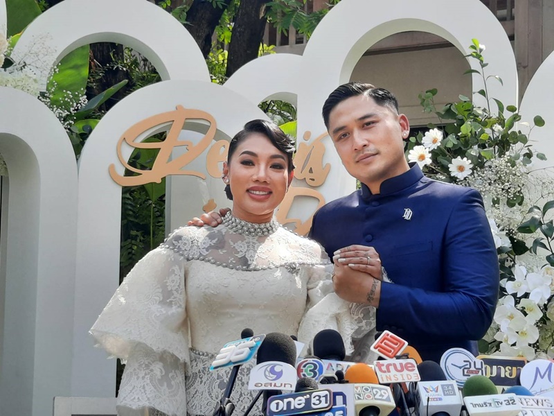 ชื่นมื่น ดา เอ็นโดรฟิน ควง เดนนิส เข้าพิธีแต่งงานแบบไทย-ยกน้ำชา แพลนมีลูกเลย ชื่นมื่น ดา เอ็นโดรฟิน ควง เดนนิส เข้าพิธีแต่งงานแบบไทย-ยกน้ำชา แพลนมีลูกเลย