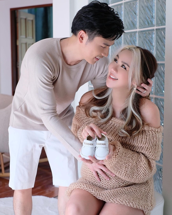 ขนมจีน กุลมาศ คลอดลูกชายคนแรก สามีดูแลไม่ห่าง ขนมจีน กุลมาศ คลอดลูกชายคนแรก สามีดูแลไม่ห่าง