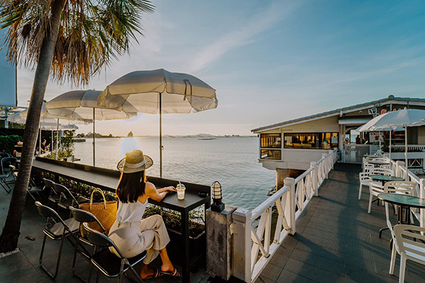 15 คาเฟ่ชลบุรีริมทะเล นั่งชิลจิบกาแฟ เติมวิตามินริมทะเล 15 คาเฟ่ชลบุรีริมทะเล นั่งชิลจิบกาแฟ เติมวิตามินริมทะเล