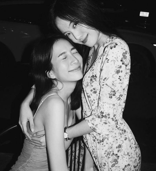 เกรซ ชลิตา เชื่อ พิม ชัชสรัญ ไม่ได้เอามีดแทงตัวเอง (มีคลิป) เกรซ ชลิตา เชื่อ พิม ชัชสรัญ ไม่ได้เอามีดแทงตัวเอง (มีคลิป)