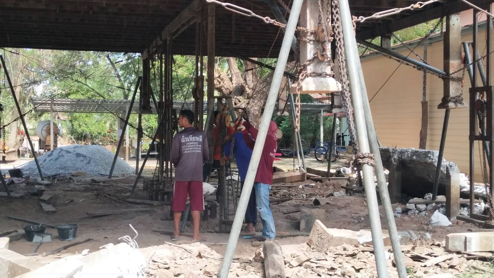 อาชีพแปลก รับย้ายบ้าน-ดีดบ้าน ทำเงิน 3 แสนต่อเดือน