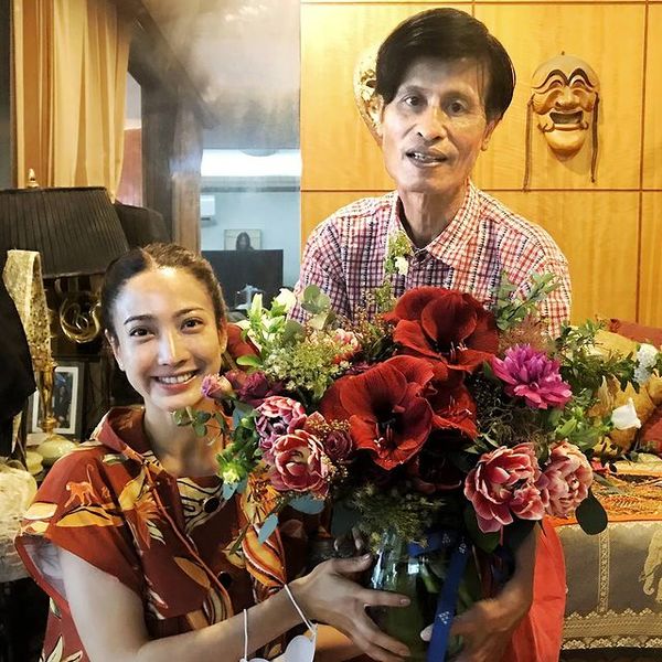 ฉลองวันเกิดครบ 67 ปี “หม่อมน้อย-หม่อมหลวงพันธุ์เทวนพ เทวกุล” โดยมี แพนเค้ก-แต้ว นำทีมลูกศิษย์ในวงการร่วมอวยพรวันเกิดหม่อมน้อยที่บ้านพัก ฉลองวันเกิดครบ 67 ปี “หม่อมน้อย-หม่อมหลวงพันธุ์เทวนพ เทวกุล” โดยมี แพนเค้ก-แต้ว นำทีมลูกศิษย์ในวงการร่วมอวยพรวันเกิดหม่อมน้อยที่บ้านพัก