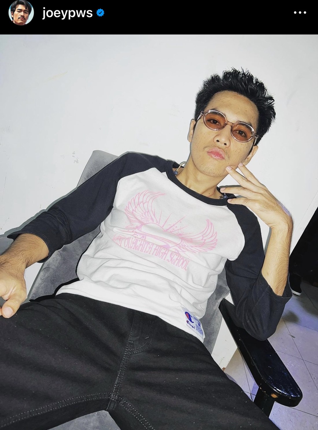 แฟนคลับแซวขำๆ โจอี้ ภูวศิษฐ์ ถ่ายรูปยังไงให้เหมือนโดนรวบ!! 