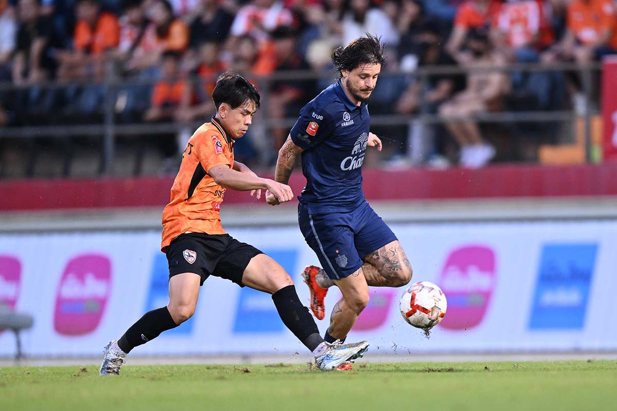 บุรีรัมย์ ถล่ม เชียงราย 5-0 หวนคืนบัลลังก์จ่าฝูงไทยลีก บุรีรัมย์ ถล่ม เชียงราย 5-0 หวนคืนบัลลังก์จ่าฝูงไทยลีก