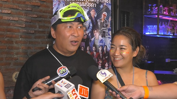 เปิ้ล นาคร ขนทัพศิลปินร่วมเล่นน้ำสงกรานต์ (มีคลิป)