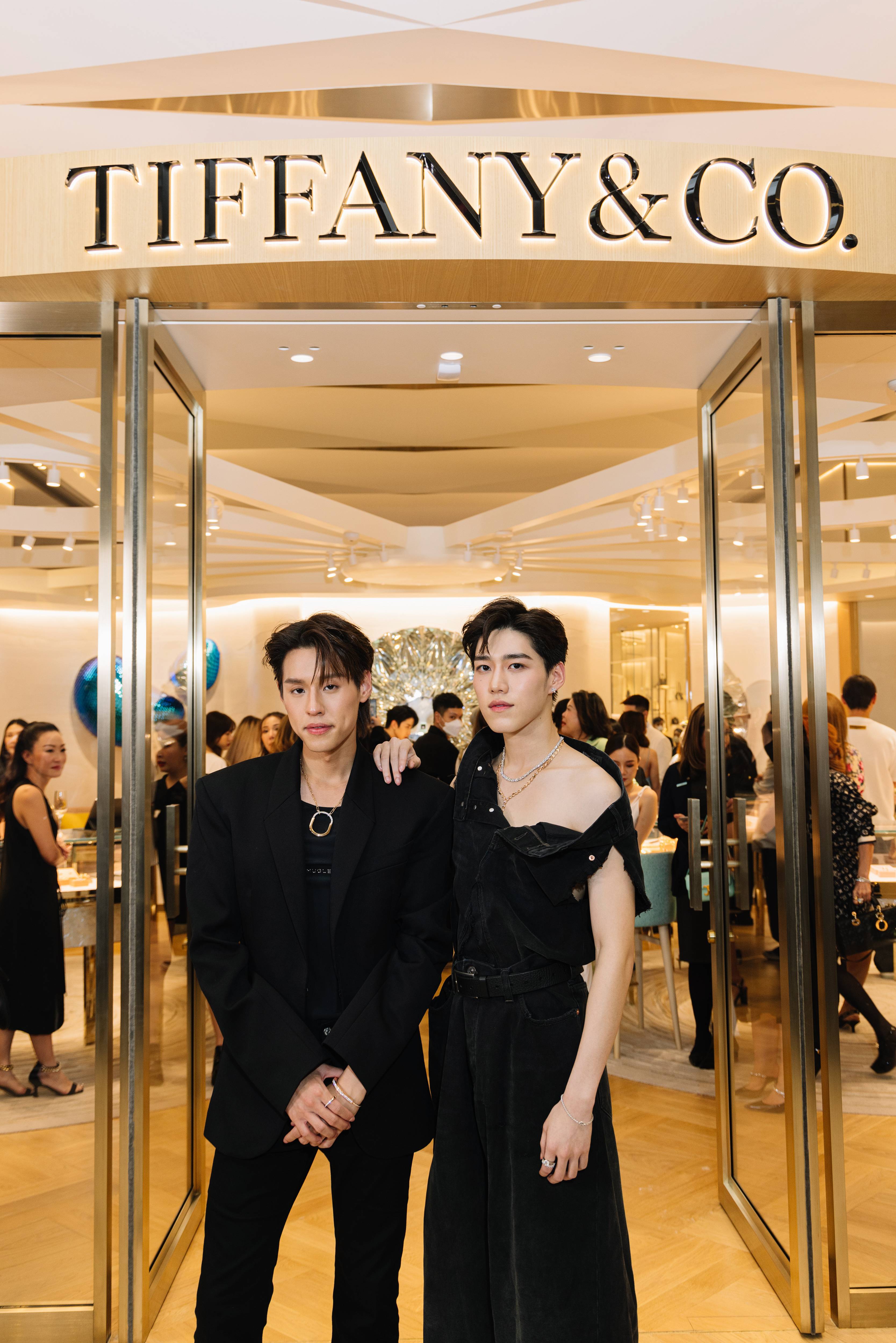 เปิดลุคสุดจึ้ง!! 'พีพี - บิวกิ้น - ไมค์ พิรัชต์' ร่วมอีเวนต์ Tiffany & Co. ในไทย เปิดลุคสุดจึ้ง!! 'พีพี - บิวกิ้น - ไมค์ พิรัชต์' ร่วมอีเวนต์ Tiffany & Co. ในไทย