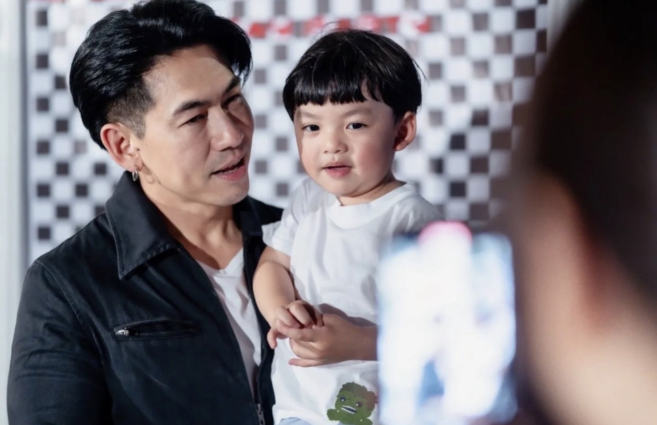 นิวเคลียร์ โอดน่าน้อยใจลูกไม่เอาแม่ เห็น ดีเจ.เพชรจ้า ทำสิ่งนี้? รู้สาเหตุทันที!! นิวเคลียร์ โอดน่าน้อยใจลูกไม่เอาแม่ เห็น ดีเจ.เพชรจ้า ทำสิ่งนี้? รู้สาเหตุทันที!!