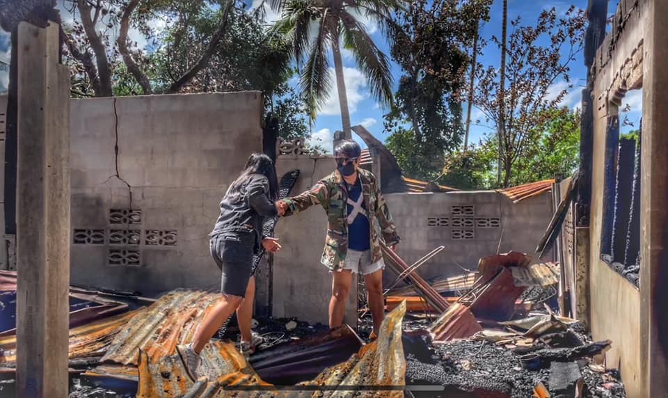  เพชร สหรัตน์ มอบเงินเฉียดล้าน ให้ยายสร้างบ้านใหม่ มอบของช่วยพี่น้อง จ.อุบลราชธานี