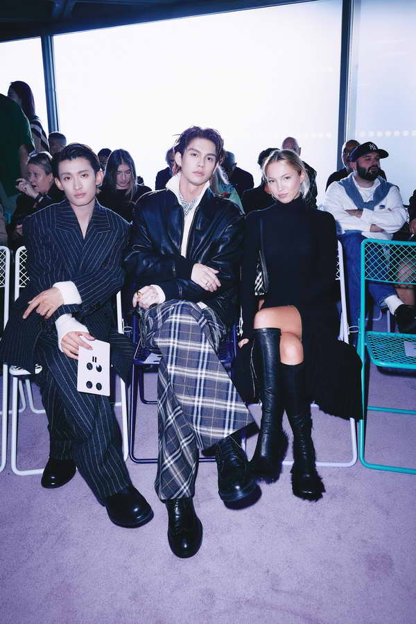 ไบร์ท วชิรวิชญ์ อวดลุคใหม่! นั่งฟรอนต์โรว์ชม Burberry Summer 2025 ที่ลอนดอน ไบร์ท วชิรวิชญ์ อวดลุคใหม่! นั่งฟรอนต์โรว์ชม Burberry Summer 2025 ที่ลอนดอน