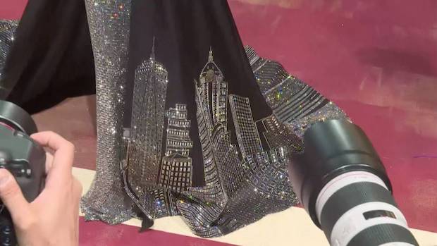 ดีไซเนอร์มาเลย์ตอบแล้ว!! หลังชาวเน็ตชี้เป้าว่าเขาถูกแบรนด์ดังก็อปชุดที่งาน Met Gala ดีไซเนอร์มาเลย์ตอบแล้ว!! หลังชาวเน็ตชี้เป้าว่าเขาถูกแบรนด์ดังก็อปชุดที่งาน Met Gala
