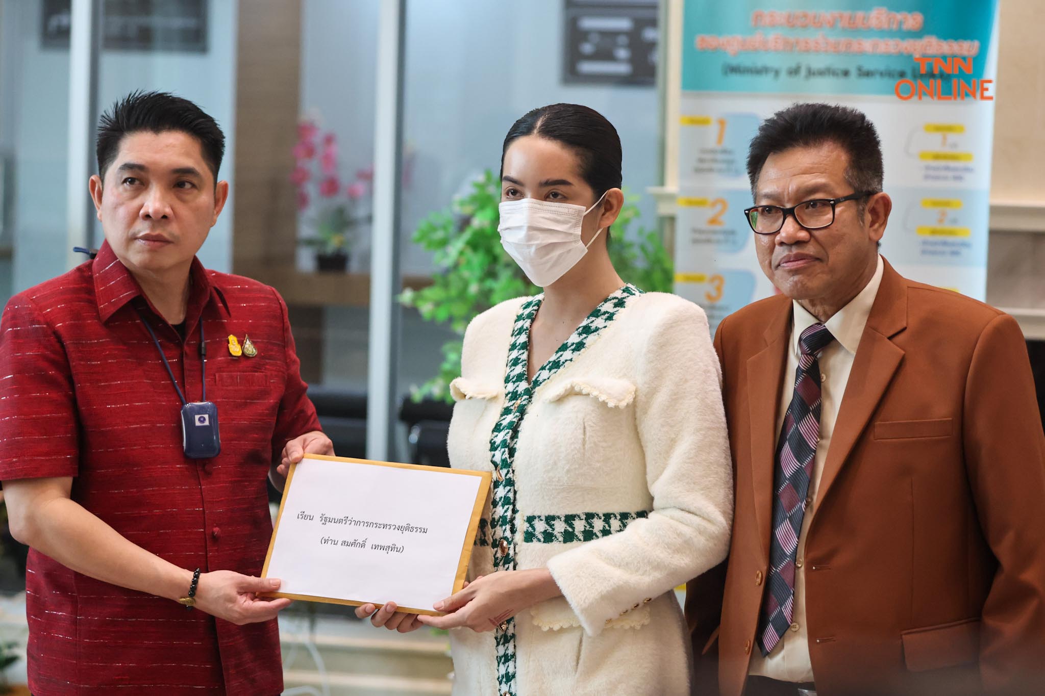 “นารา เครปกะเทย” ร้อง ก.ยุติธรรม ช่วยไกล่เกลี่ยลูกค้ากล่องสุ่ม ยืนยันพร้อมใช้หนี้ทุกคน แต่ขอเวลาหาเงิน