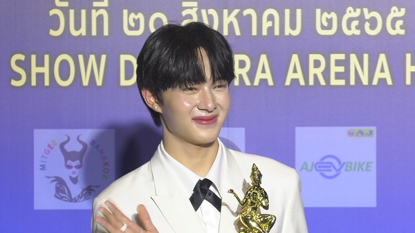 “นุนิว ชวรินทร์” ดีใจ กวาด 3 รางวัลงาน มณีเมขลา ครั้งที่ 3  (มีคลิป)