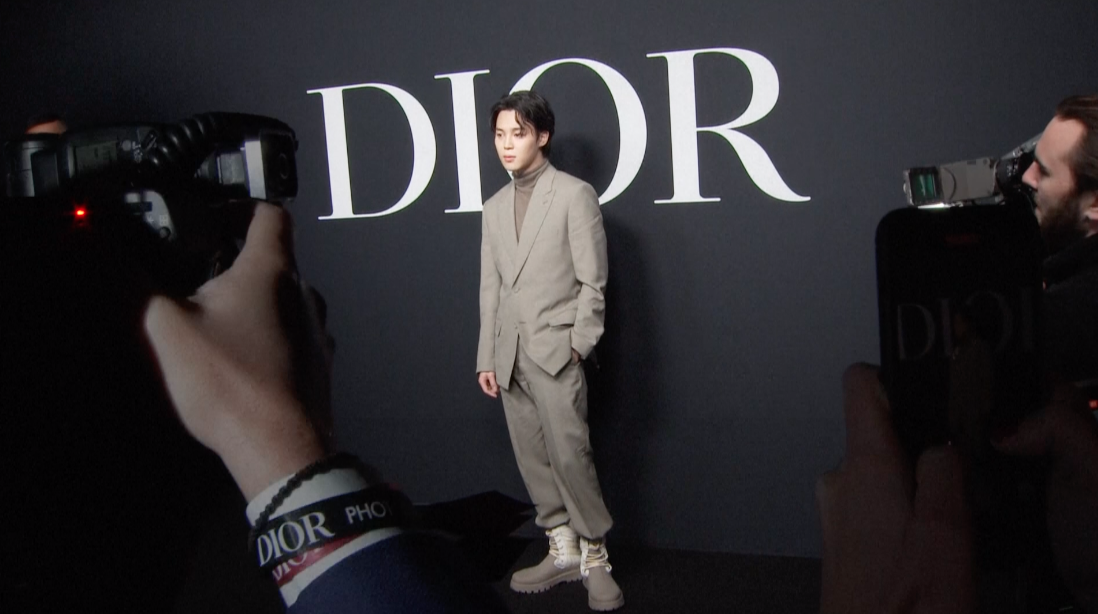 มาย ภาคภูมิ-เจมส์จิ-จีมิน-เจโฮป!! ร่วมชมแฟชั่นโชว์แบรนด์ Dior ที่ปารีสแฟชั่นวีค มาย ภาคภูมิ-เจมส์จิ-จีมิน-เจโฮป!! ร่วมชมแฟชั่นโชว์แบรนด์ Dior ที่ปารีสแฟชั่นวีค
