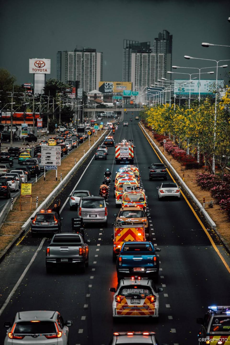 กู้ภัยสยามนนทบุรี ตอบปมปิดถนน 15 นาที อำนวยความสะดวกขบวนขนร่างวีรบุรุษ