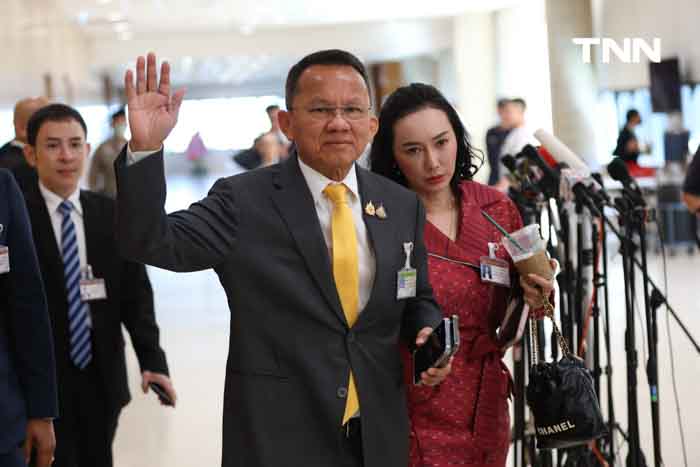 สส.เพื่อไทยประชุมด่วน มั้นใจพรุ่งนี้ได้นายกแน่นอน สส.เพื่อไทยประชุมด่วน มั้นใจพรุ่งนี้ได้นายกแน่นอน