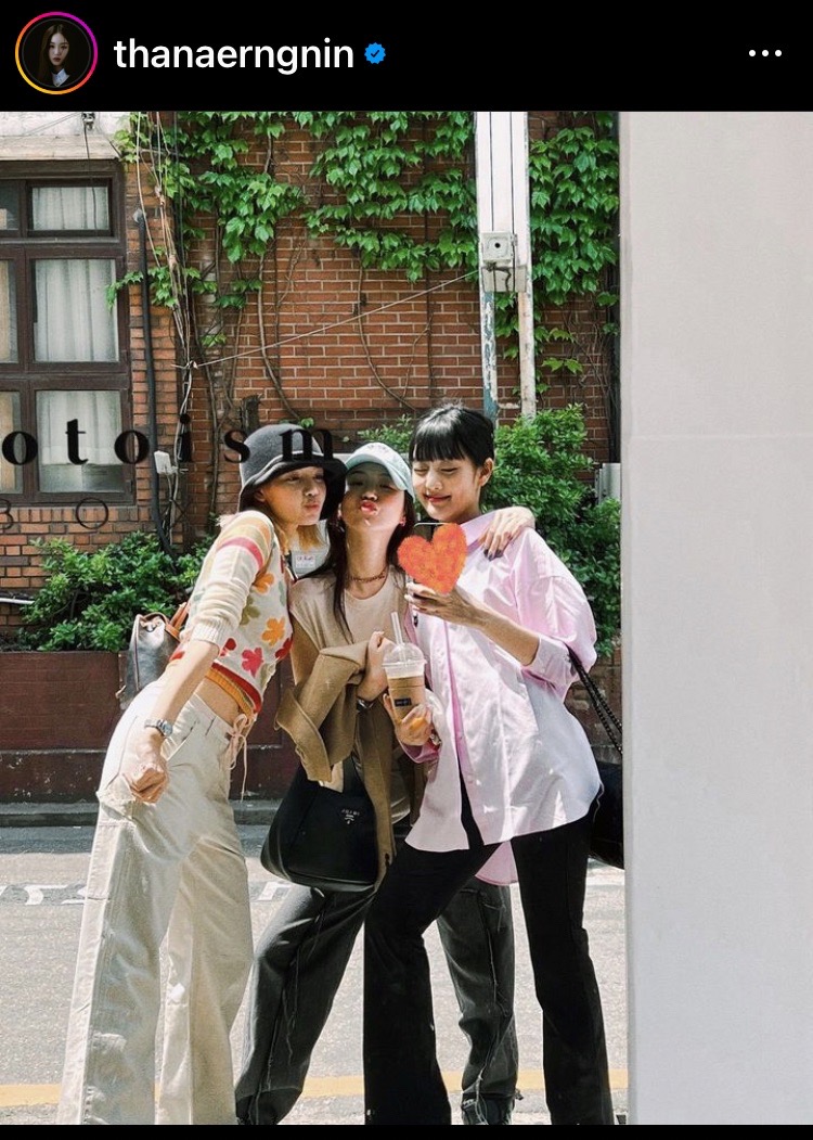 รวมแก๊งสวยคูณ3 ต้าเหนิง ลิซ่า มินนี่ เซลฟี่หน้ากระจก รวมแก๊งสวยคูณ3 ต้าเหนิง ลิซ่า มินนี่ เซลฟี่หน้ากระจก