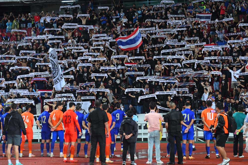 มาดามแป้ง-แข้งช้างศึก ชวนแฟนบอล #เชียร์ไทยให้ถูกกติกา มาดามแป้ง-แข้งช้างศึก ชวนแฟนบอล #เชียร์ไทยให้ถูกกติกา