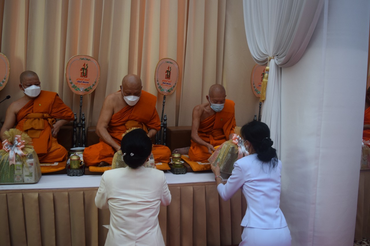 ทำบุณครบ 100 วัน สรพงศ์ ชาตรี ภรรยาเผยยังคิดถึงอยู่ตลอดเวลา...