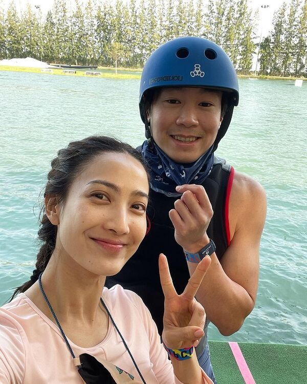 ดราม่าได้ทุกเรื่อง! “แต้ว ณฐพร” โชวลีลาเซิร์ฟบอร์ด สุดเท่แต่ชาวเน็ตแห่โฟกัสคอมเมนต์แรงในชุดท่อนล่าง
