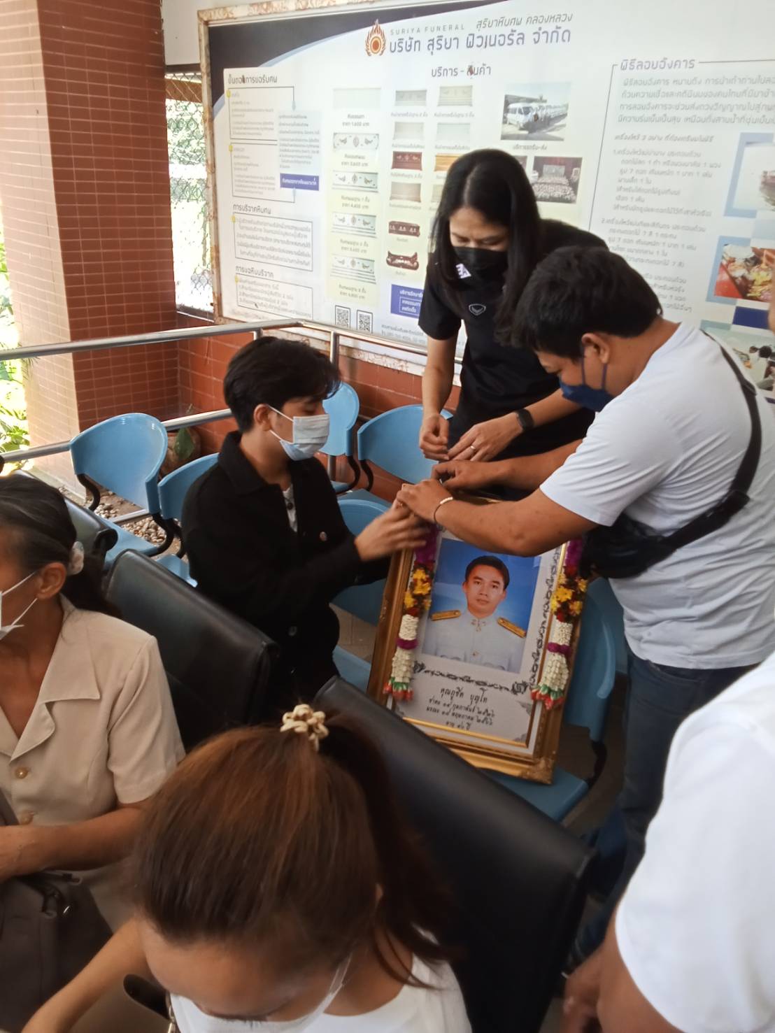 ลุกซ์ ชาญวิทย์ น้องชาย ใบเตย สุธีวัน รับร่างแฟนหนุ่มประกอบพิธีทางศาสนา ที่ จ.อุตรดิตถ์