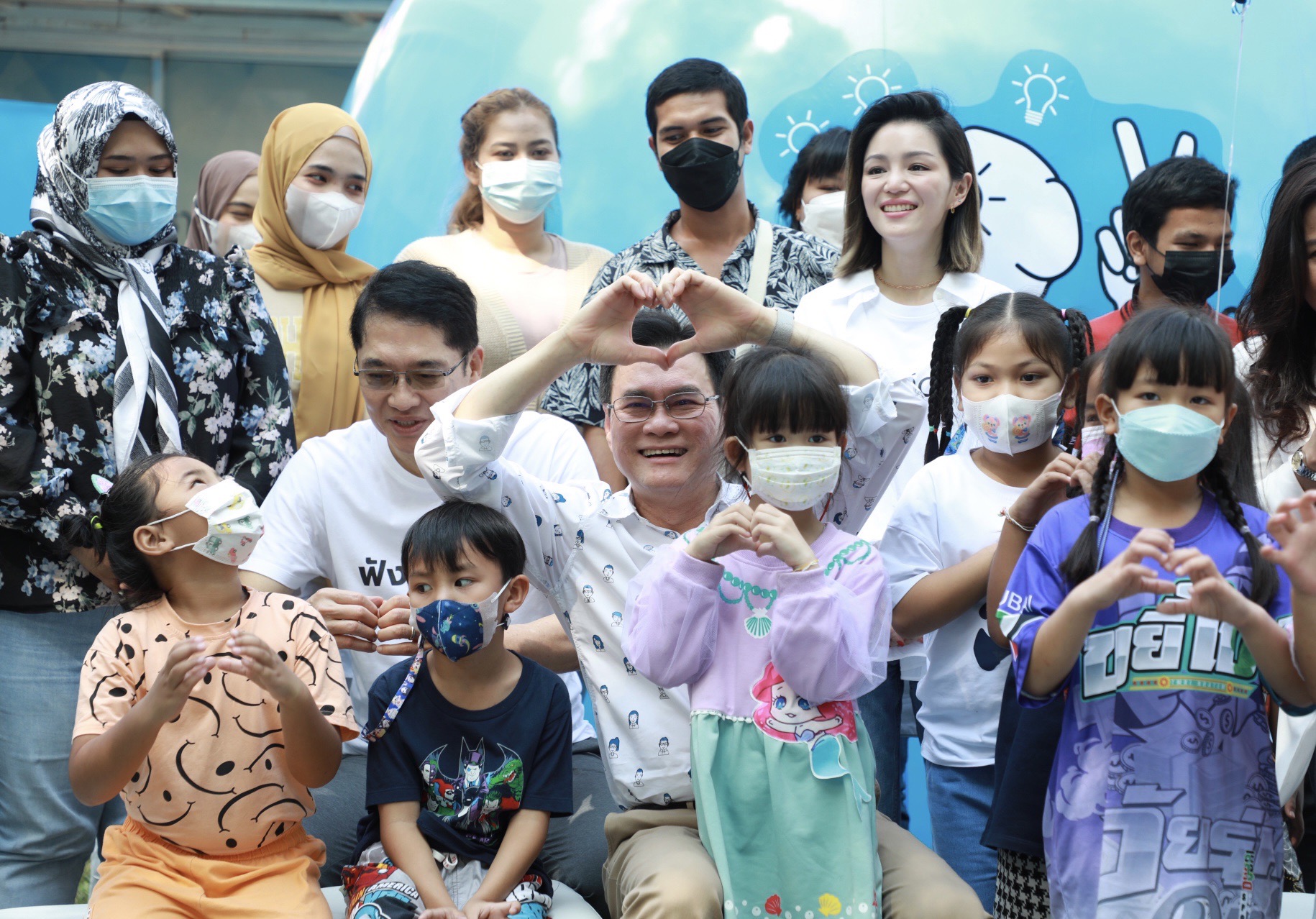 “จุรินทร์” มอบนโยบาย 5 ฟรี เป็นของขวัญวันเด็ก “จุรินทร์” มอบนโยบาย 5 ฟรี เป็นของขวัญวันเด็ก