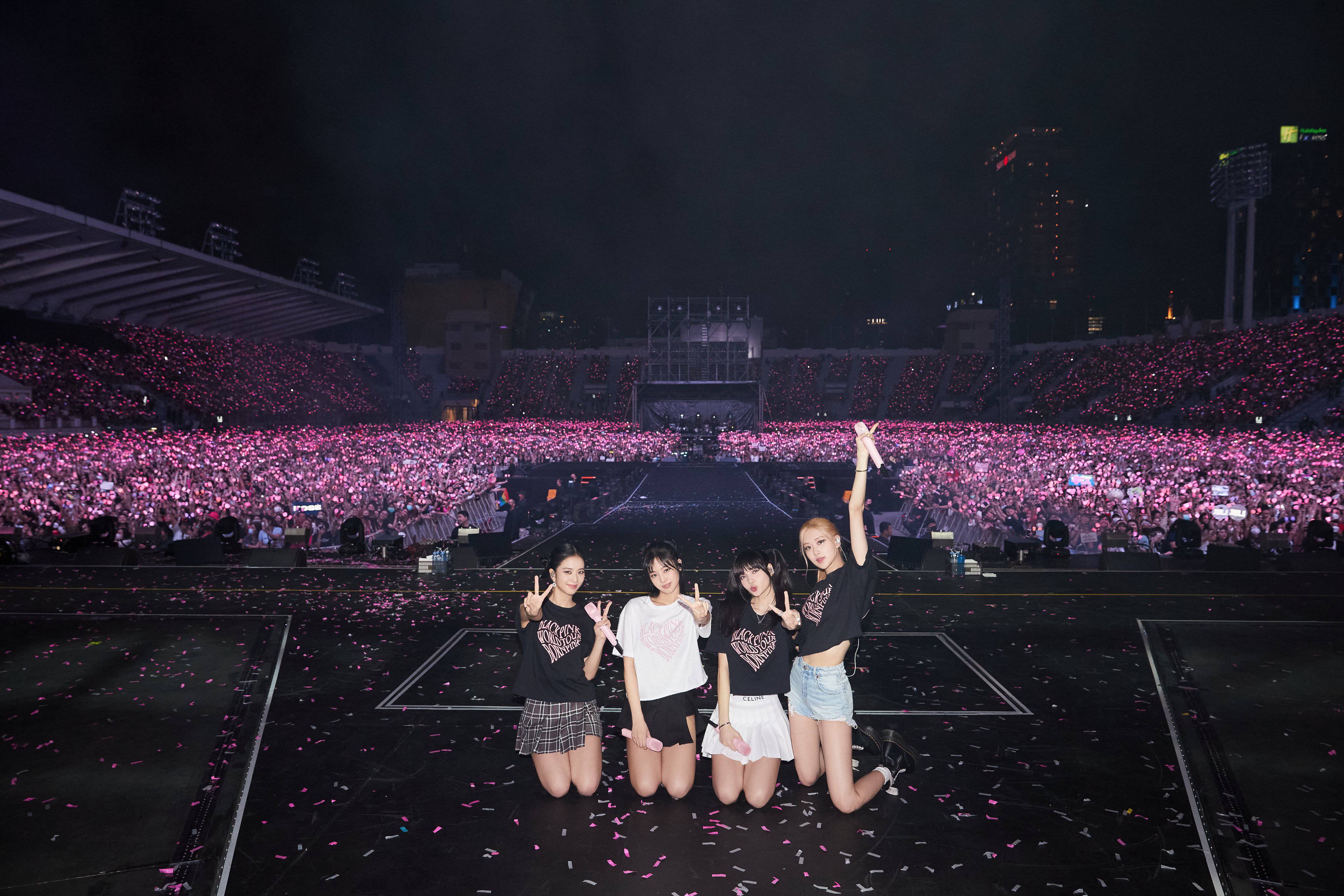 จับตา 'ลิซ่า BLACKPINK'!! สื่อเกาหลีตีข่าว เจอข้อเสนอแสนล้านวอนให้ย้ายค่าย จับตา 'ลิซ่า BLACKPINK'!! สื่อเกาหลีตีข่าว เจอข้อเสนอแสนล้านวอนให้ย้ายค่าย
