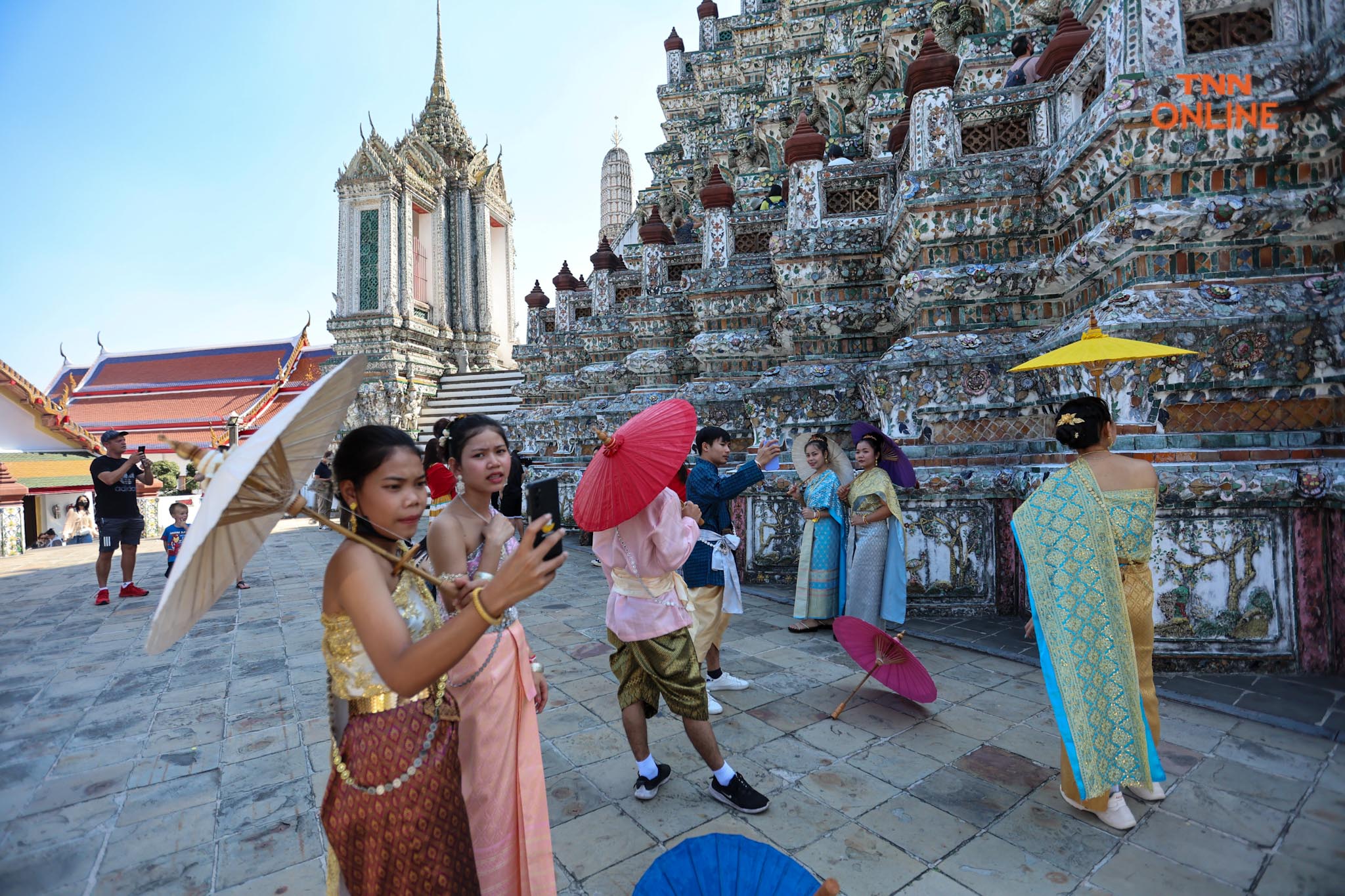 วัดอรุณกลับมามีชีวิต นทท. แห่ชมความสวยงามจำนวนมาก วัดอรุณกลับมามีชีวิต นทท. แห่ชมความสวยงามจำนวนมาก